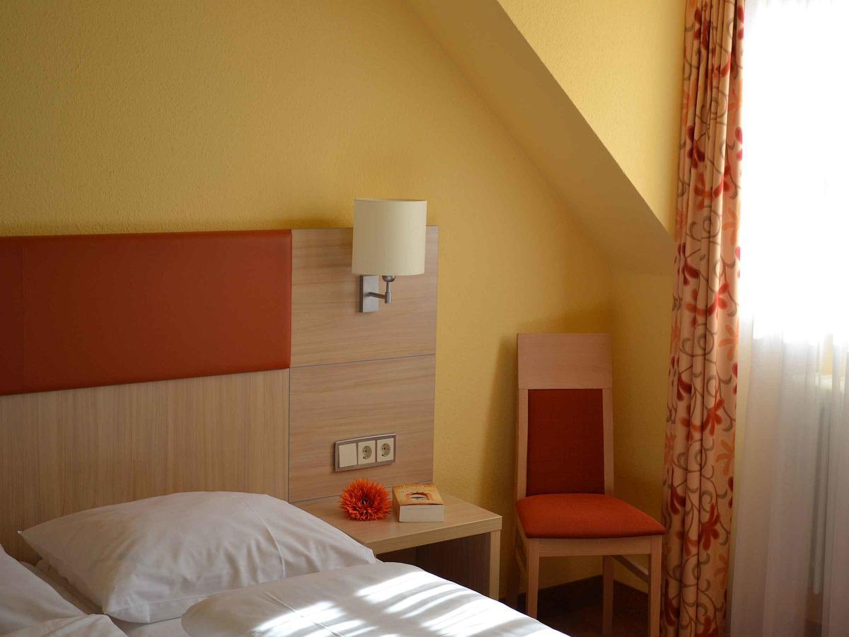 Hotel-Gasthof Rotes Ross Markt Einersheim ภายนอก รูปภาพ