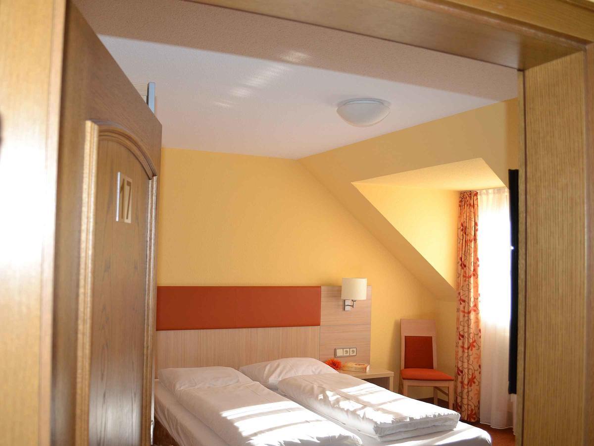 Hotel-Gasthof Rotes Ross Markt Einersheim ภายนอก รูปภาพ