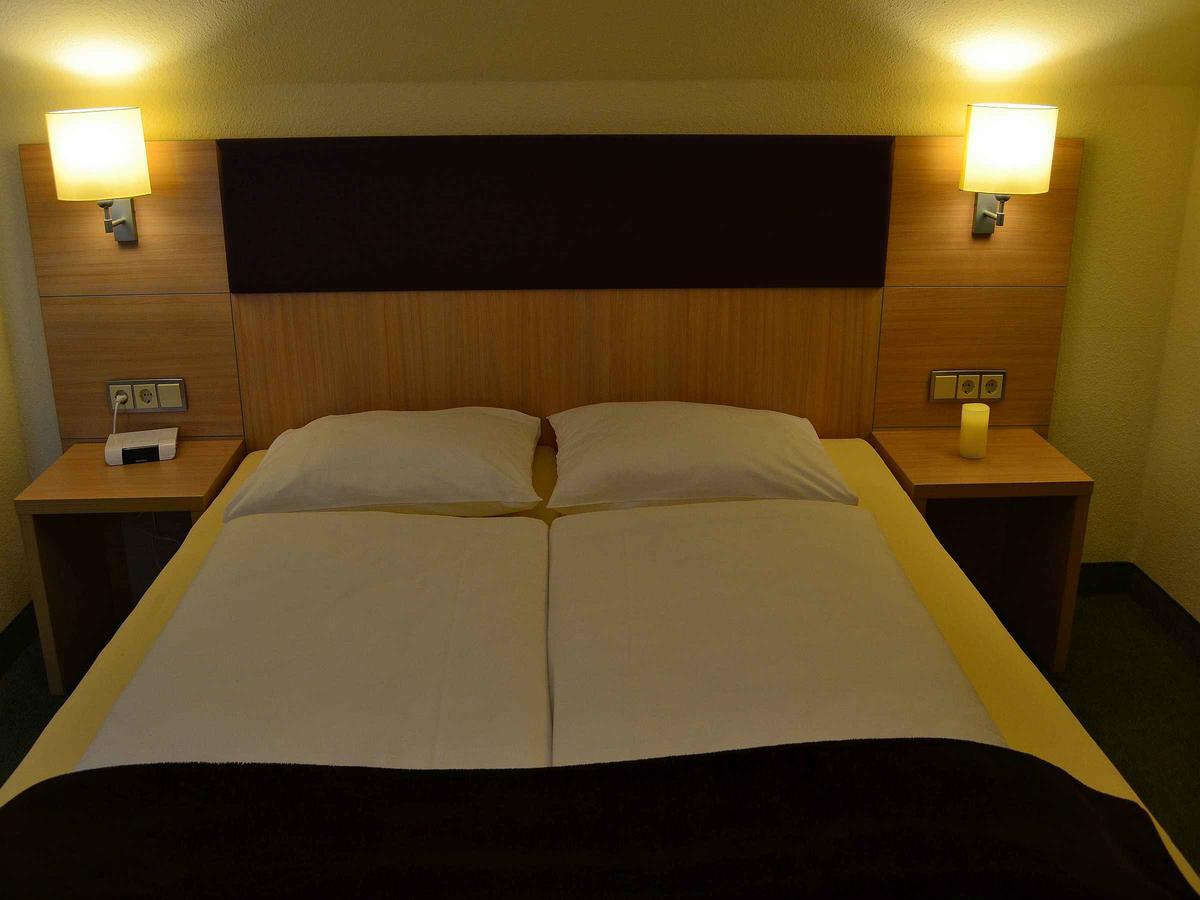 Hotel-Gasthof Rotes Ross Markt Einersheim ภายนอก รูปภาพ