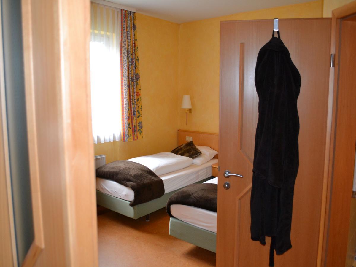 Hotel-Gasthof Rotes Ross Markt Einersheim ภายนอก รูปภาพ
