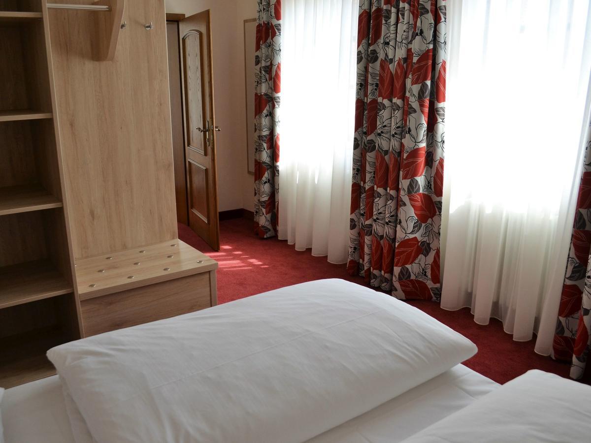 Hotel-Gasthof Rotes Ross Markt Einersheim ภายนอก รูปภาพ